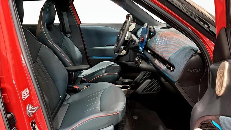 Begagnad Mini Aceman 160 kW (218 HK) 2024 Röd SUV