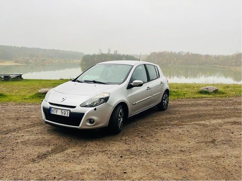 Begagnad 2009 Renault Clio R.S. Halvkombi | 33 000 kr (Marknadspris) - Bild 1/4