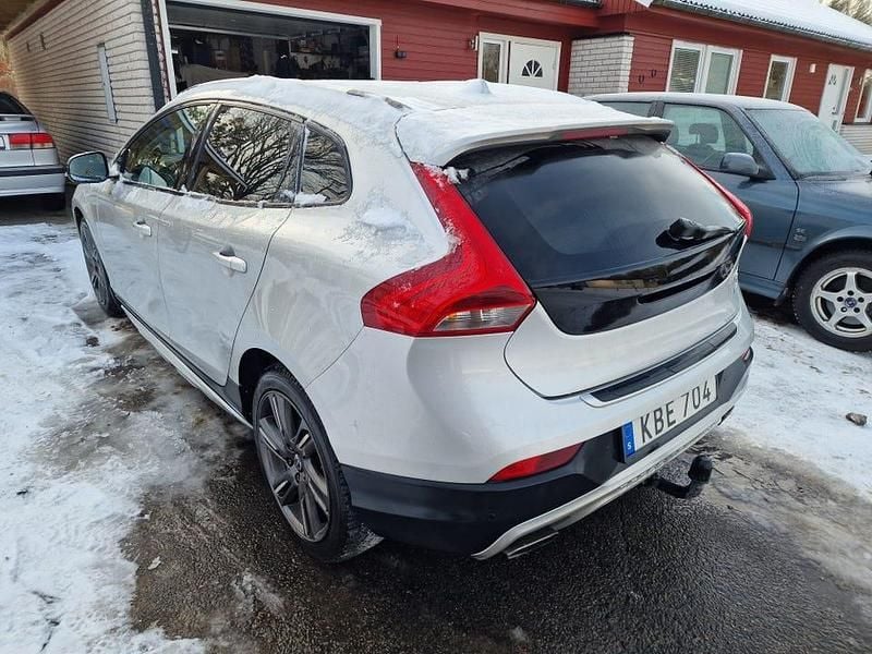 Begagnad 2013 Volvo V40 Halvkombi | 157 500 kr (Bra pris) - Bild 1/4