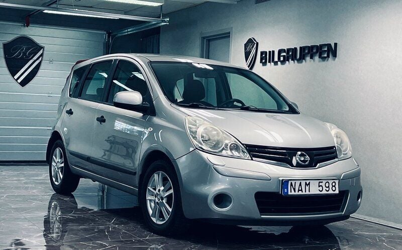 Silver Begagnad 2012 Nissan Note Minibuss | 59 000 kr (Dyr) - Bild 1/4