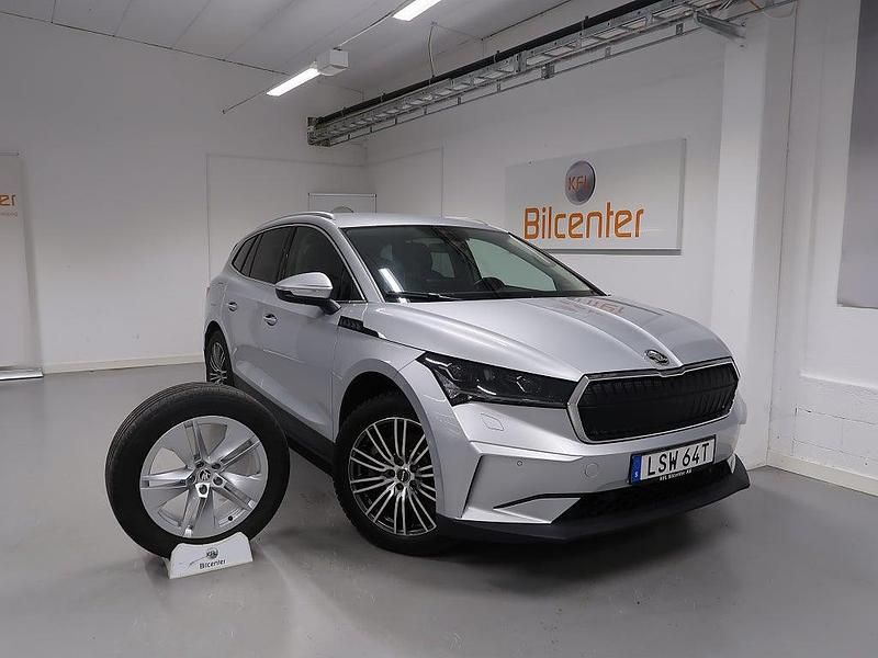 Silver Begagnad 2022 Skoda Enyaq iV SUV | 359 900 kr (Marknadspris) - Bild 1/3