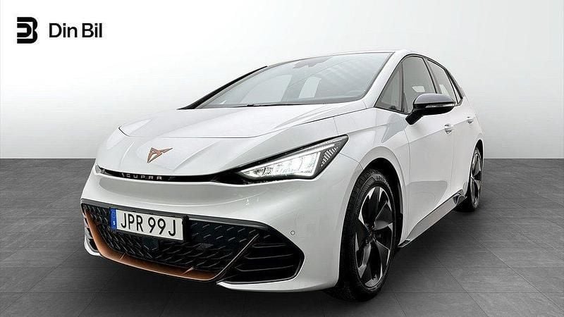 Vit (glacial white metallic) Begagnad 2023 Cupra Born e-Boost Halvkombi | 279 900 kr (Bra pris) - Bild 1/4