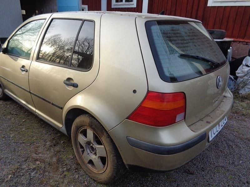 Begagnad 2002 VW Golf IV Halvkombi | 9 000 kr (Bra pris) - Bild 1/4