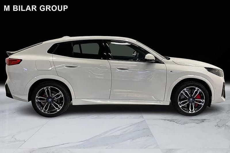 Begagnad BMW iX2 M Sport 230 kW (313 HK) 2024 Vit (alpinvit ) SUV