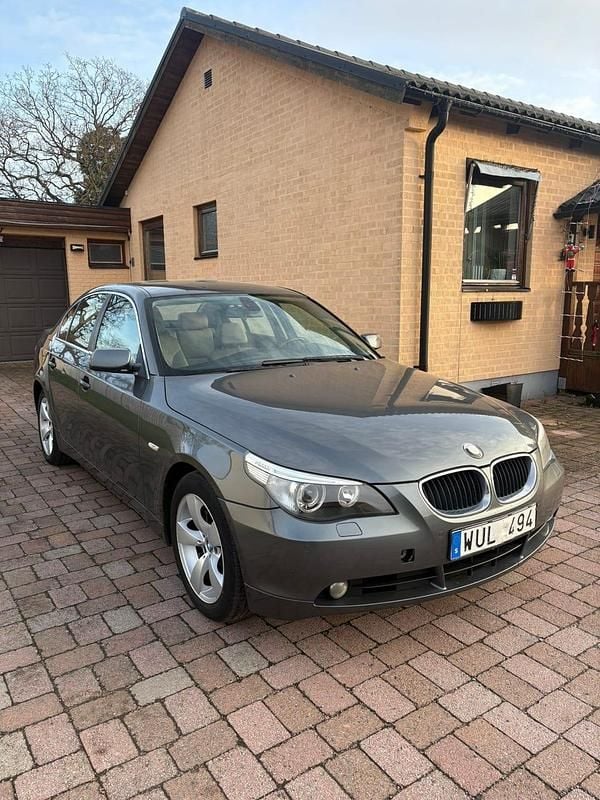 Begagnad 2005 BMW 530 Sedan | 39 900 kr (Superpris) - Bild 1/4