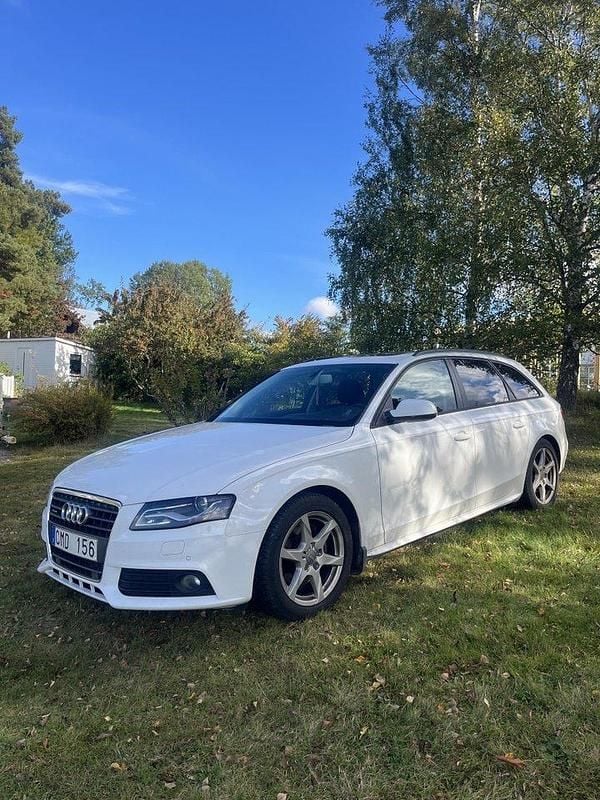 Vit Begagnad 2012 Audi A4 S-Line Kombi | 45 000 kr (Superpris) - Bild 1/4