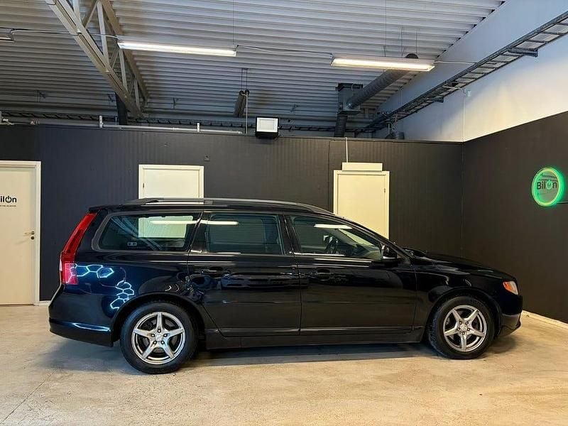 Begagnad Volvo V70 Kinetic 163 HK (119 kW) 2013 Svart Kombi