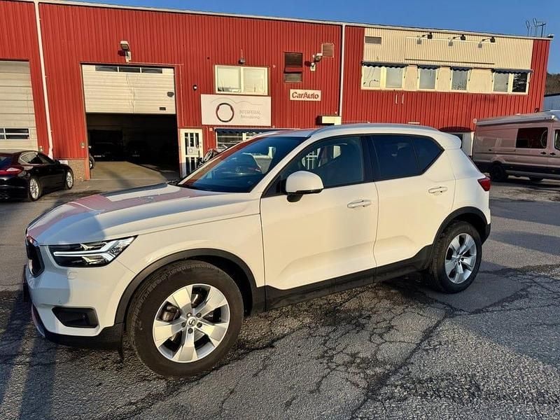 Begagnad Volvo XC40 Momentum 190 HK (139 kW) 2019 Vit SUV