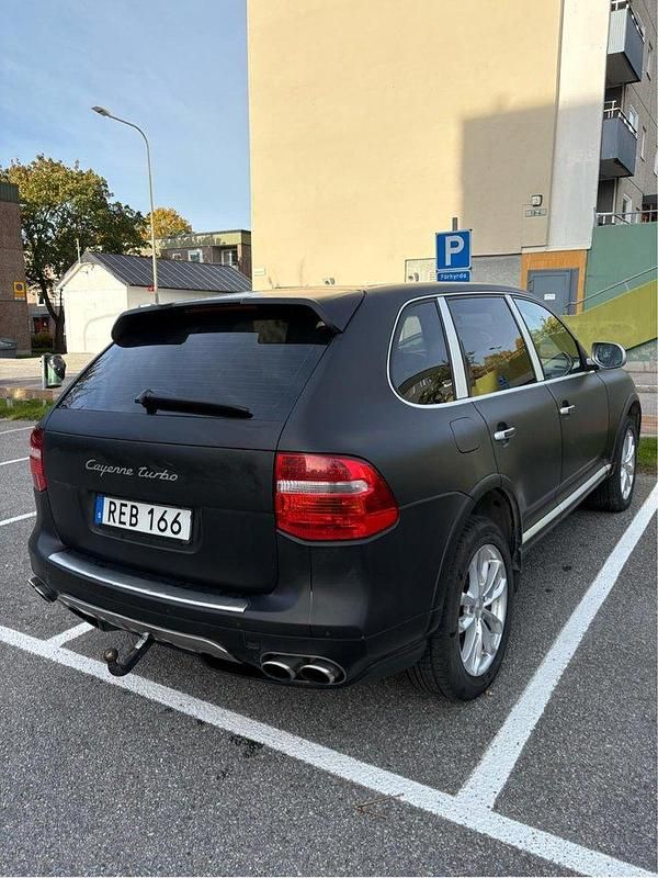 Grå Begagnad 2008 Porsche Cayenne Turbo SUV | 50 000 kr - Bild 1/4