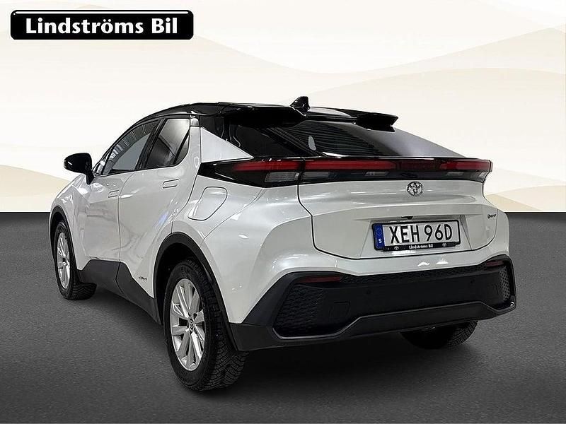 Begagnad Toyota C-HR Style 200 HK (147 kW) 2023 Vit SUV