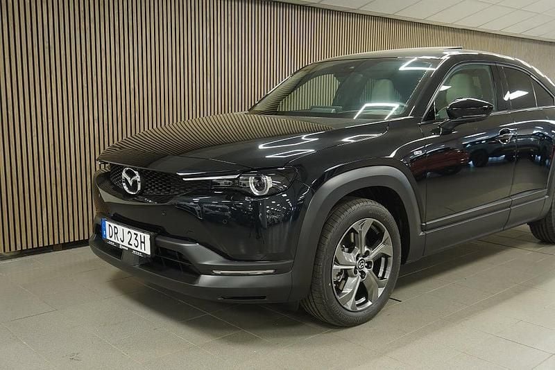 Begagnad Mazda MX30 Makoto 105 kW (143 HK) 2023 Svart SUV