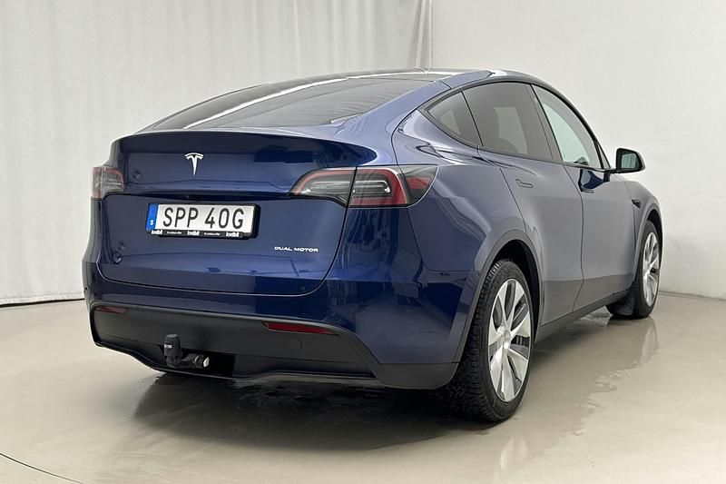 Begagnad Tesla Model Y 378 kW (514 HK) 2023 Blå SUV