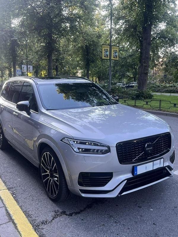Silver Begagnad 2025 Volvo XC90 SUV | 799 000 kr (Marknadspris) - Bild 1/3