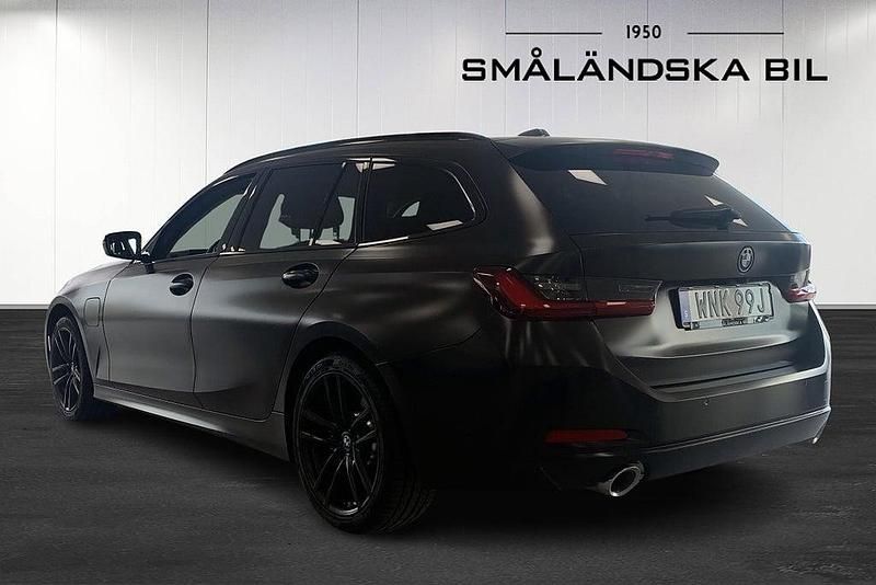 Begagnad BMW 330e 293 HK (215 kW) 2022 Svart Kombi
