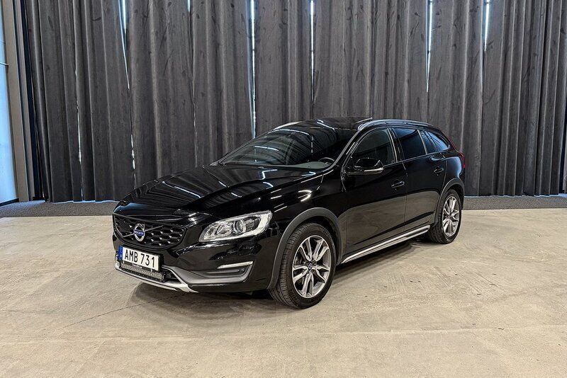 Svart Begagnad 2015 Volvo V60 CC Kombi | 109 900 kr (Dyr) - Bild 1/4