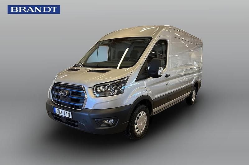 Grå Begagnad 2023 Ford E-Transit Trend Van | 429 000 kr (Marknadspris) - Bild 1/4
