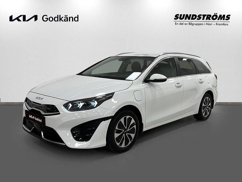 Vit Begagnad 2023 Kia Ceed Sportswagon Kombi | 329 900 kr - Bild 1/4