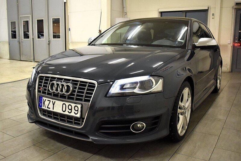 Grå Begagnad 2012 Audi S3 Halvkombi | 180 000 kr (Marknadspris) - Bild 1/4
