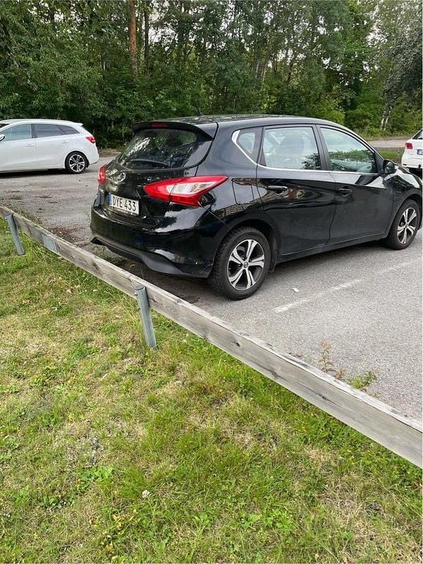 Svart Begagnad 2015 Nissan Pulsar Halvkombi | 89 000 kr (Bra pris) - Bild 1/4