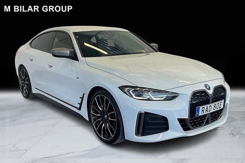 Vit Begagnad 2022 BMW i4 M Performance Sedan | 529 000 kr (Marknadspris) - Bild 1/4