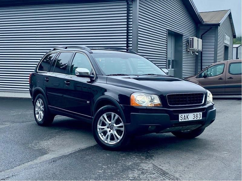 Svart Begagnad 2003 Volvo XC90 SUV | 58 900 kr (Marknadspris) - Bild 1/4