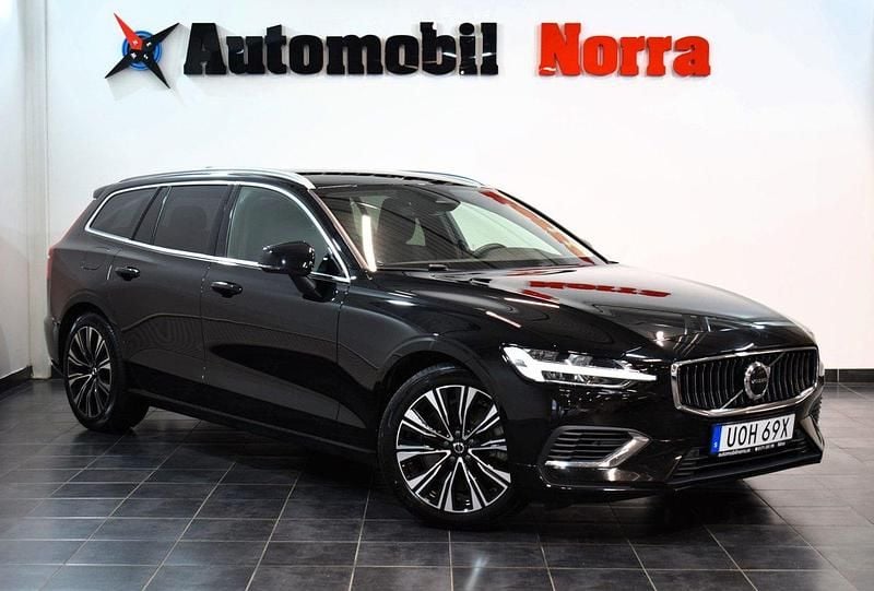 Svart Begagnad 2022 Volvo V60 Kombi | 364 900 kr (Marknadspris) - Bild 1/2