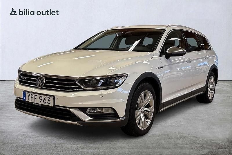 Vit Begagnad 2018 VW Passat Alltrack Executive Kombi | 199 900 kr (Marknadspris) - Bild 1/3