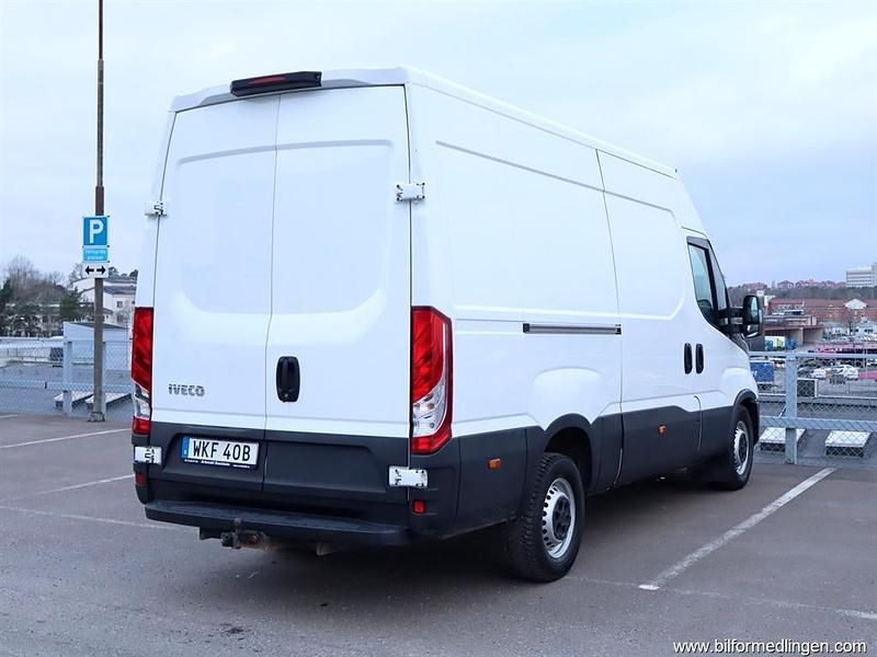 Begagnad Iveco Daily 156 HK (114 kW) 2021 Vit svart Van