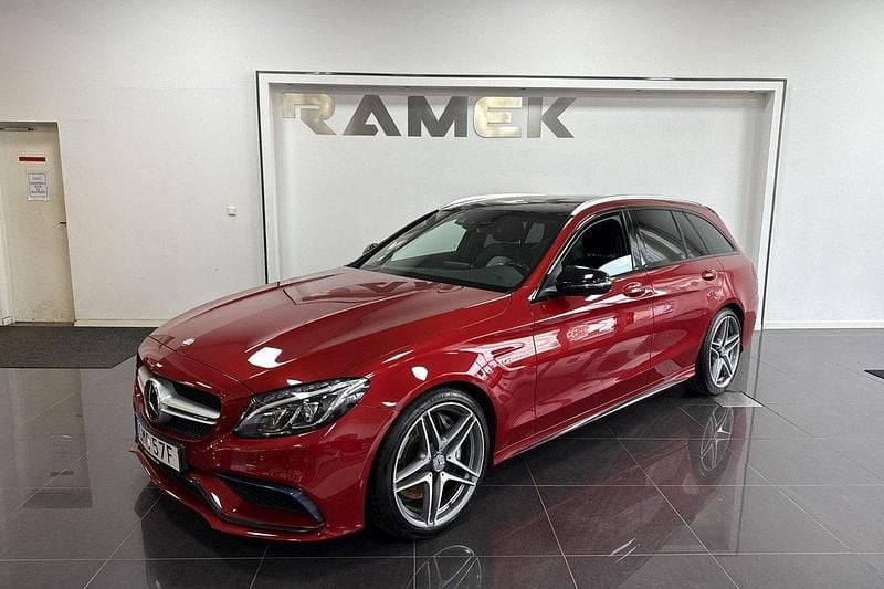 Mörkröd Begagnad 2016 Mercedes C63 AMG AMG Kombi | 479 000 kr (Bra pris) - Bild 1/4