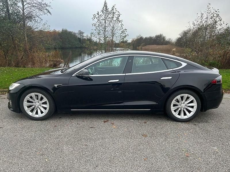 Begagnad Tesla Model S 386 kW (525 HK) 2019 Svart Halvkombi