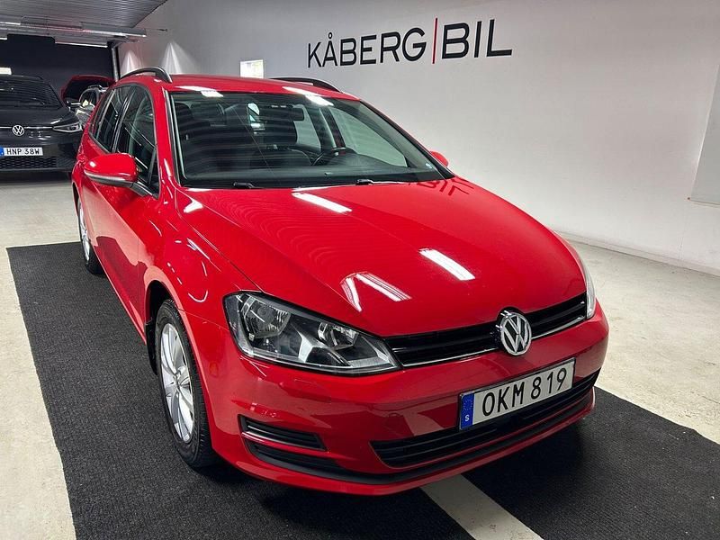 Röd Begagnad 2016 VW Golf VII Kombi | 134 900 kr (Marknadspris) - Bild 1/4