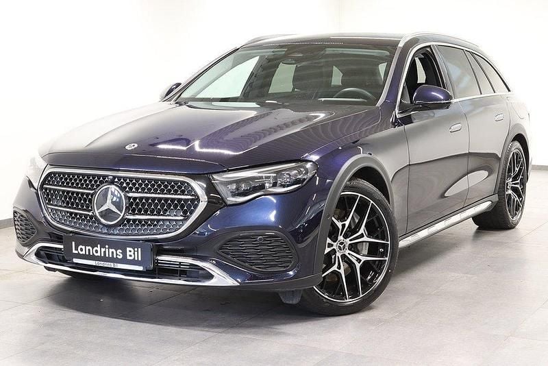 Mörkblå Begagnad 2024 Mercedes E300 Avantgarde Sedan | 799 000 kr - Bild 1/4