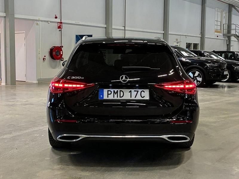 Begagnad Mercedes C300 Avantgarde 313 HK (230 kW) 2023 Svart
