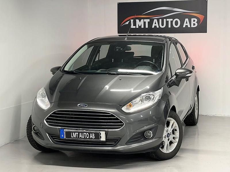 Begagnad Ford Fiesta Titanium 101 HK (74 kW) 2015 Grå Halvkombi