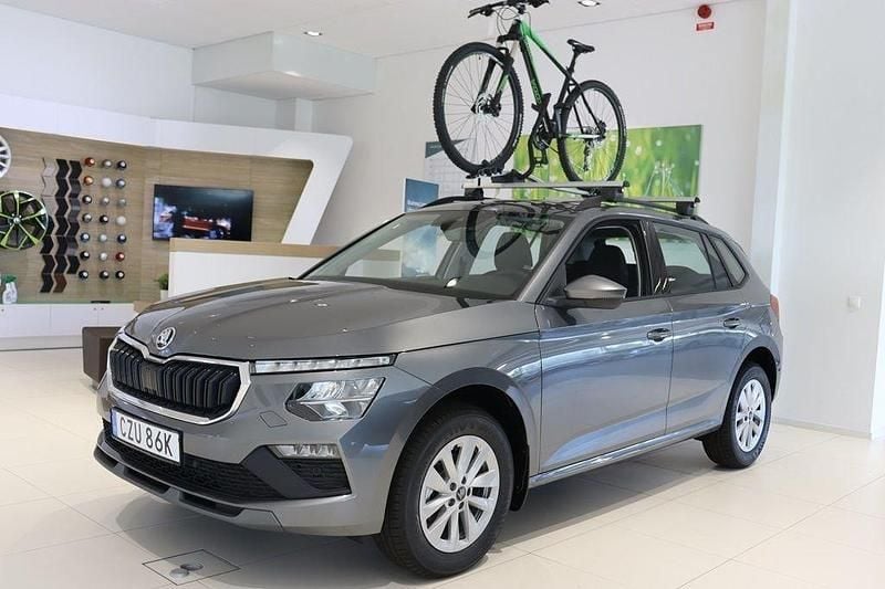 Grå Ny 2025 Skoda Kamiq Selection SUV | 307 800 kr (Marknadspris) - Bild 1/4