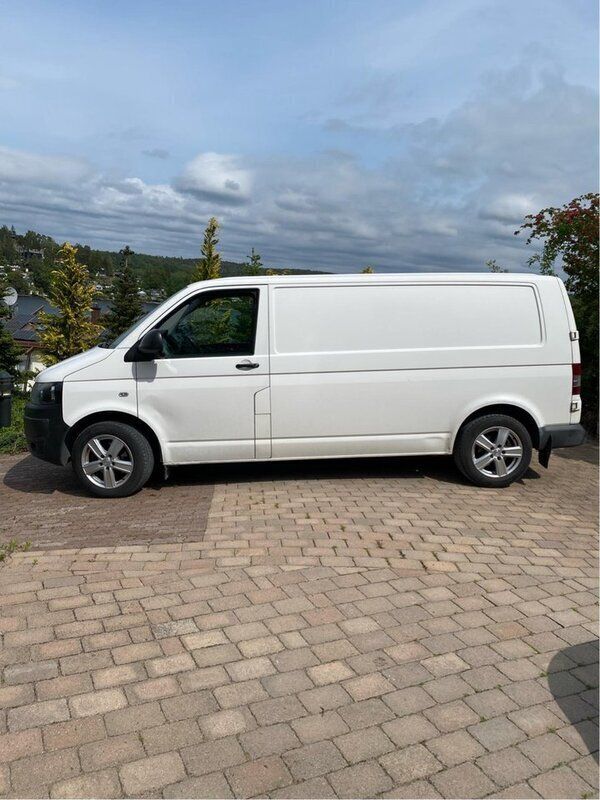 Vit Begagnad 2015 VW T5 Van | 109 500 kr (Marknadspris) - Bild 1/4