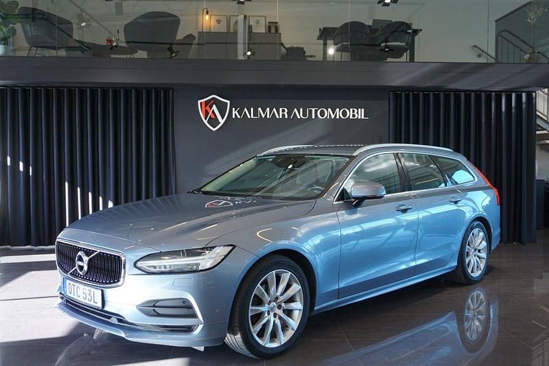 Ljusblå Begagnad 2020 Volvo V90 Momentum Kombi | 209 000 kr (Marknadspris) - Bild 1/4