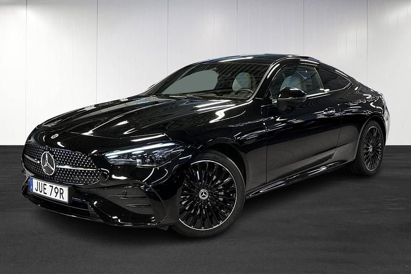 Svart (black) Begagnad 2024 Mercedes CLE300 AMG Sportkupé | 679 000 kr - Bild 1/4