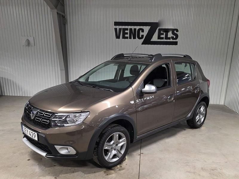 Begagnad Dacia Sandero Stepway 90 HK (66 kW) 2018 Brun metallic Kombi