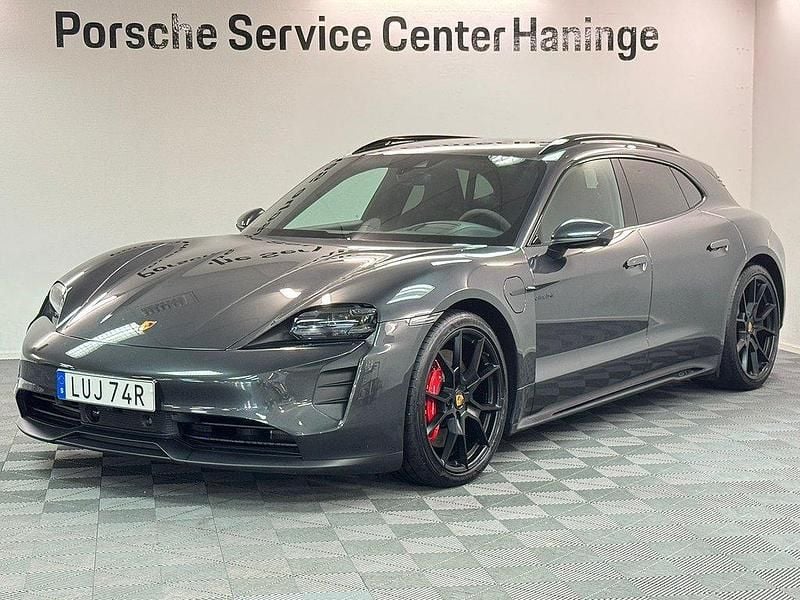 Grå Begagnad 2023 Porsche Taycan GTS Sport Turismo Sedan | 1 125 000 kr - Bild 1/4