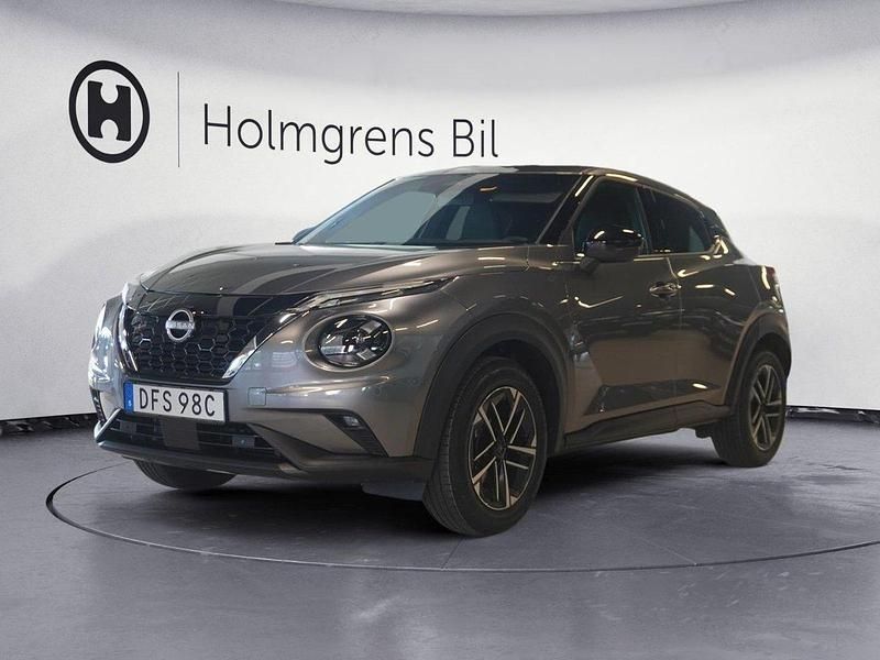 Grå Ny 2025 Nissan Juke N-Connecta SUV | 294 800 kr - Bild 1/4