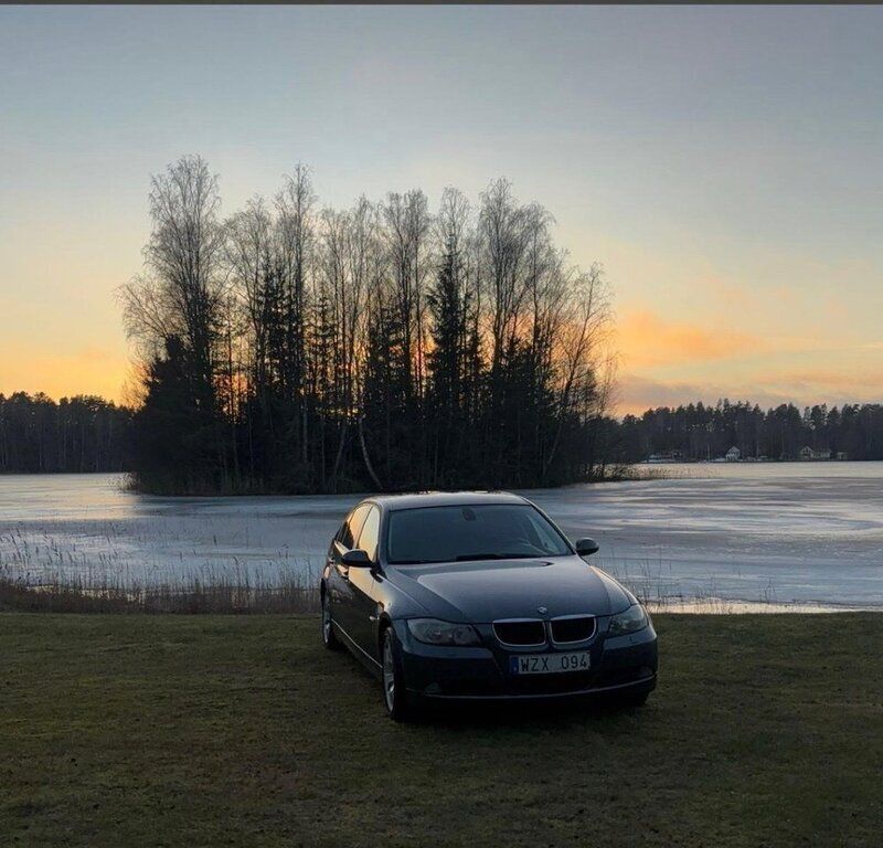 Grå Begagnad 2005 BMW 320 Halvkombi | 62 000 kr (Marknadspris) - Bild 1/4