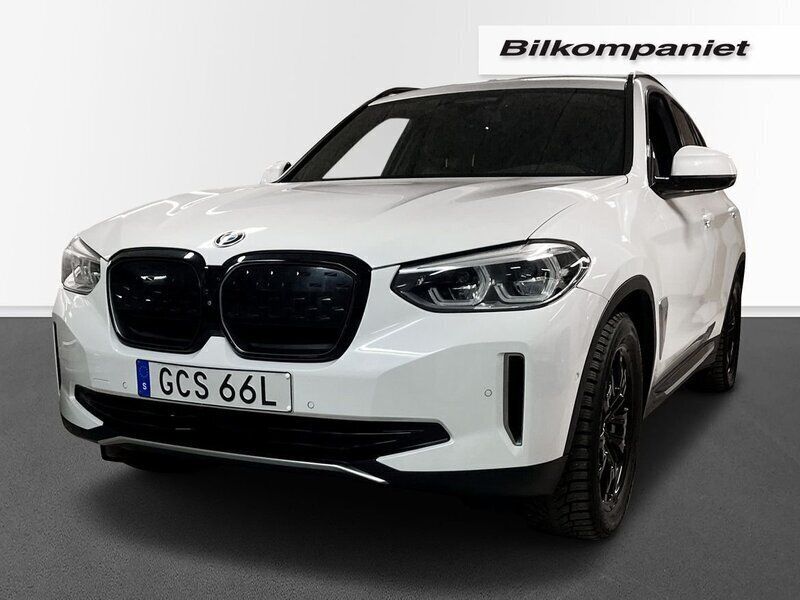 Vit Begagnad 2020 BMW iX3 SUV | 369 500 kr (Dyr) - Bild 1/4