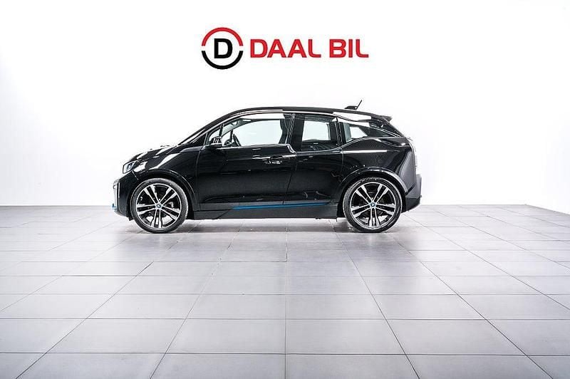 Svart Begagnad 2021 BMW i3 Halvkombi | 209 700 kr (Marknadspris) - Bild 1/4