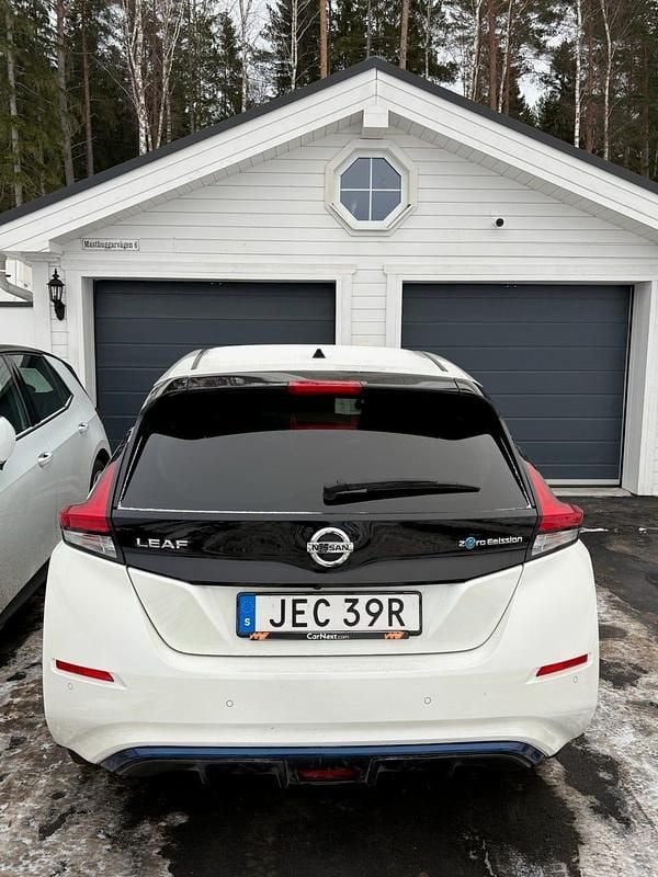 Begagnad Nissan Leaf 110 kW (150 HK) 2020 Vit Halvkombi