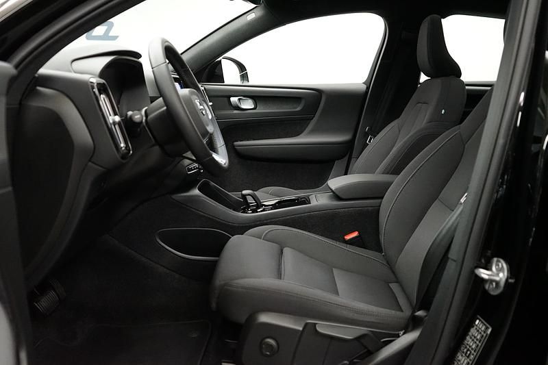 Begagnad Volvo C40 Core 172 kW (234 HK) 2022 Svart SUV