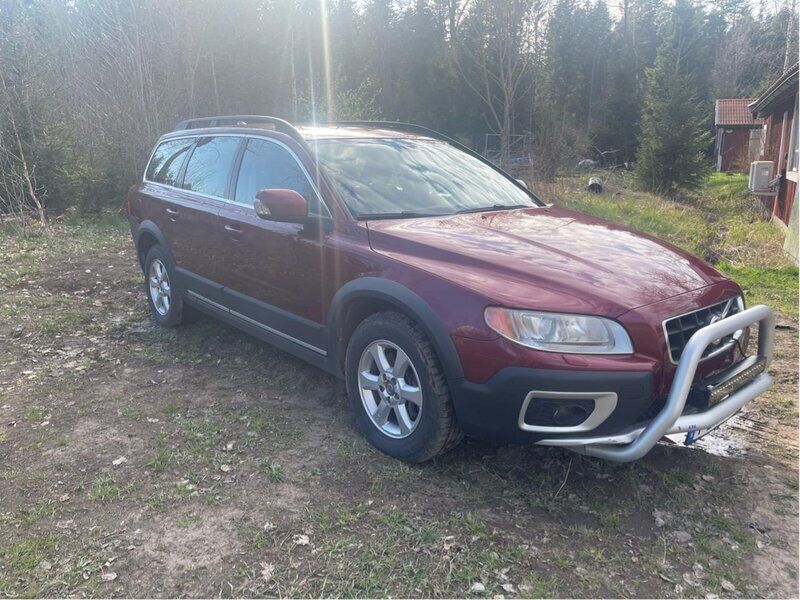 Röd Begagnad 2010 Volvo XC70 Momentum SUV | 119 900 kr (Superpris) - Bild 1/4
