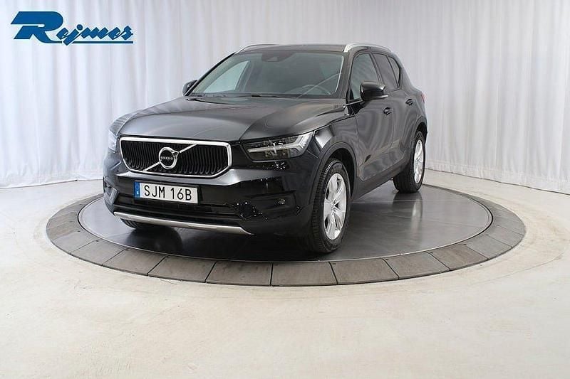 Svart Begagnad 2020 Volvo XC40 Momentum SUV | 264 900 kr (Bra pris) - Bild 1/4