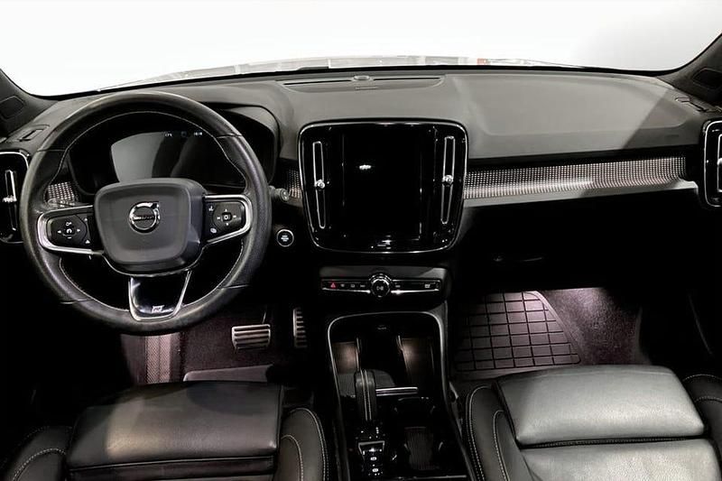 Begagnad Volvo XC40 R-Design 265 HK (194 kW) 2020 Vit SUV