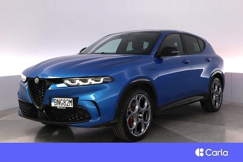 Blå Begagnad 2022 Alfa Romeo Tonale Lusso SUV | 350 900 kr (Marknadspris) - Bild 1/4